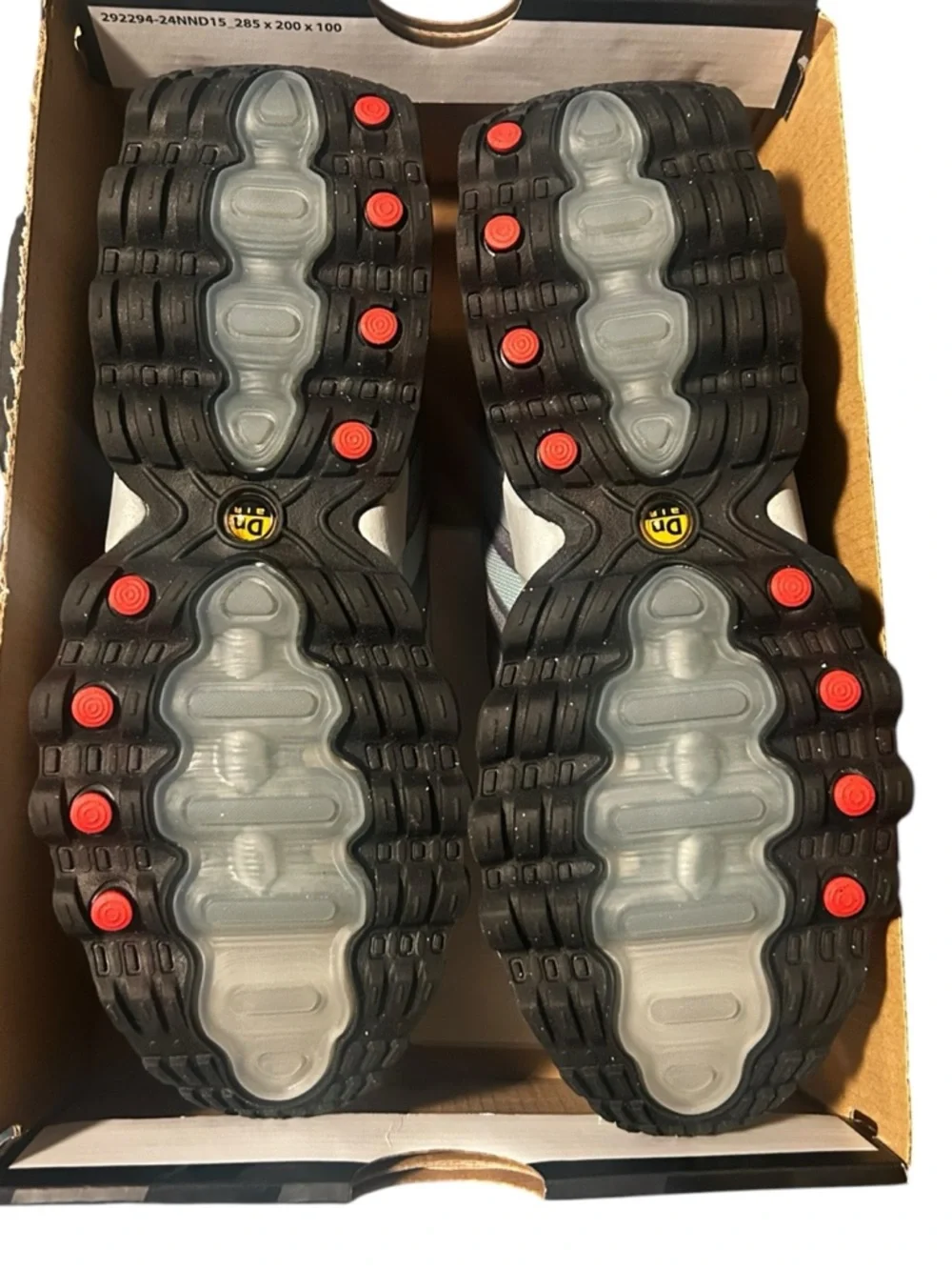 Nike Men’s Black and Gray Cushioned Athletic Trainers - Picture 5 of 6